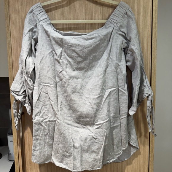 Club Monaco Off the Shoulder blouse - Picture 7 of 7